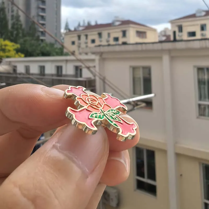 50pcs 14 Degree Knight Scottish Rite Masonic Lapel Pin Red Cross Of Constantine Rose Glitter Free Mason Enamel Badge Brooch