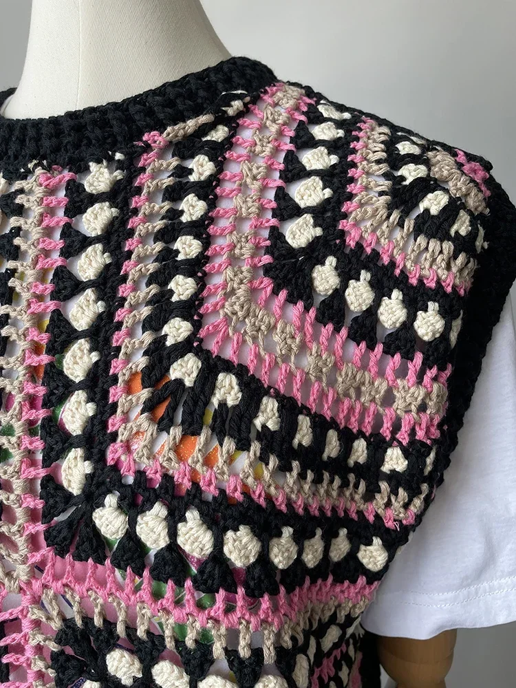 Handmade Crochet Retro Sweater Vest 2025 Summer Fashion Trends Women Vntage Hollow Out Knit Top Wholesale Knitwear Women Clothes