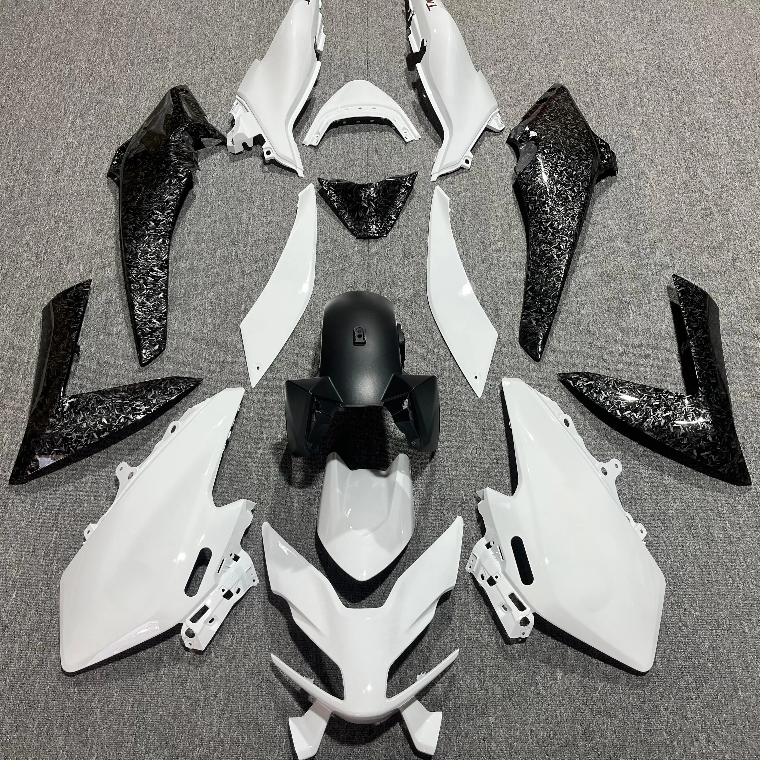 

STLF Plastic Motorcycle Body Parts Kit Fairing for Tmax 560 2025 Motorcycle Fairing Kit