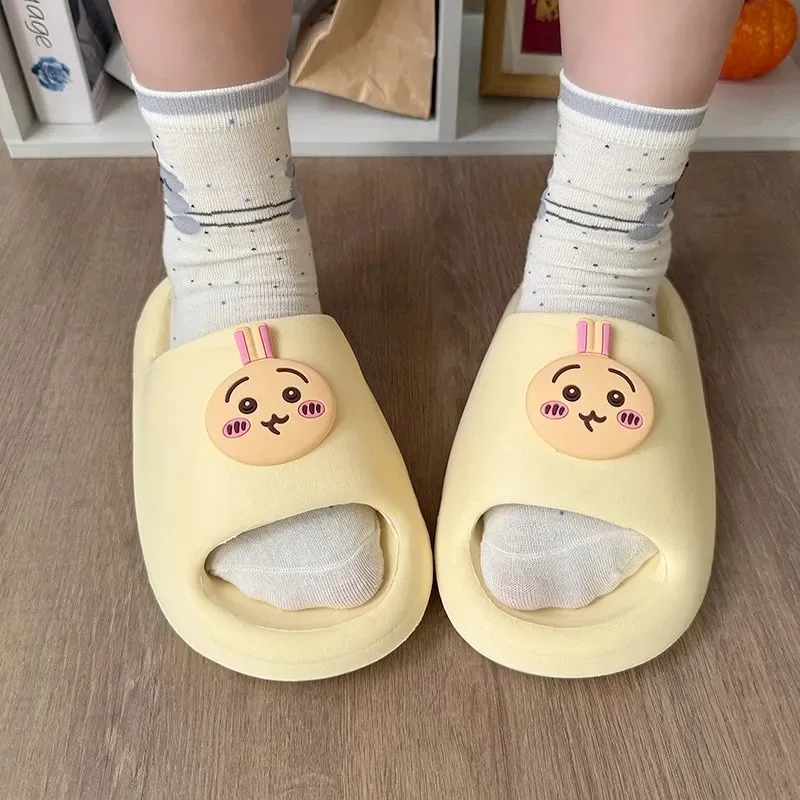 

Kawaii Chiikawa тапочки женские уличные тапочки для мальчиков и девочек сандалии домашние нескользящие легкие шлепанцы из ЭВА подарочные детские тапочки