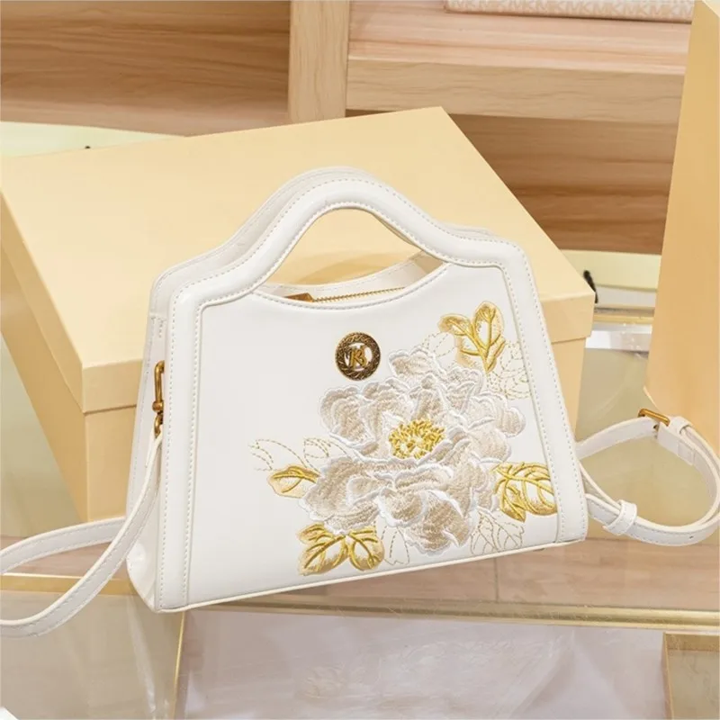 Women\'s handbag 2024 new designer with Chinese style embroidery, high-end feeling, single shoulder crossbody, new Chinese style