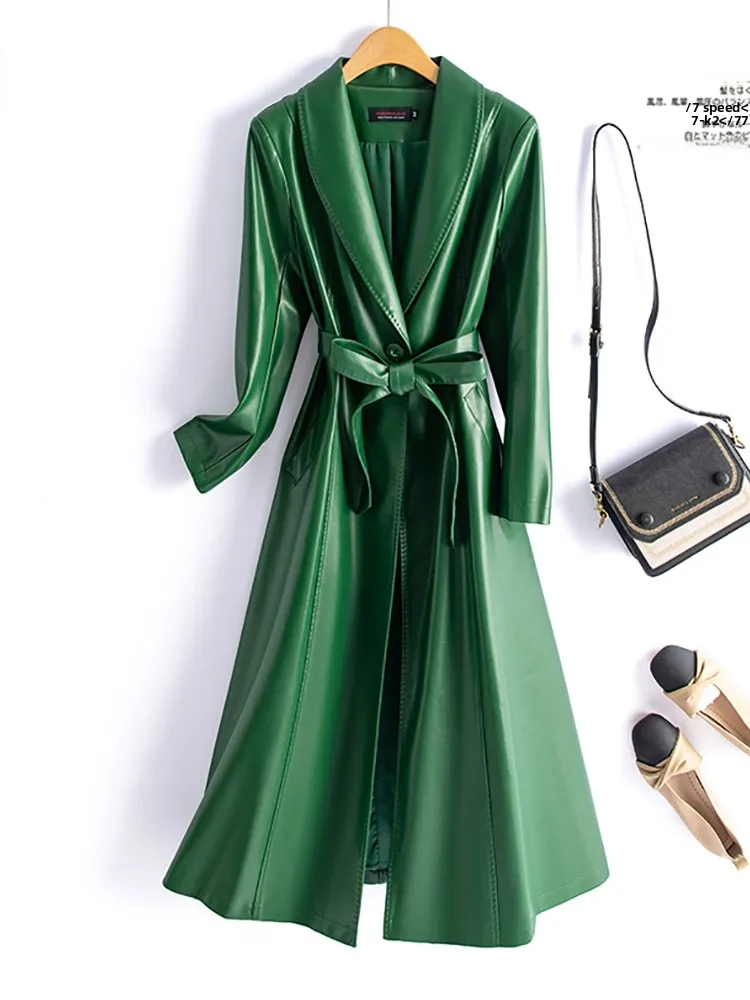 Cappotto in pelle da donna di media lunghezza, caldo, elegante per il pendolarismo, con cintura, maniche lunghe, in pelle di pecora, imbottito