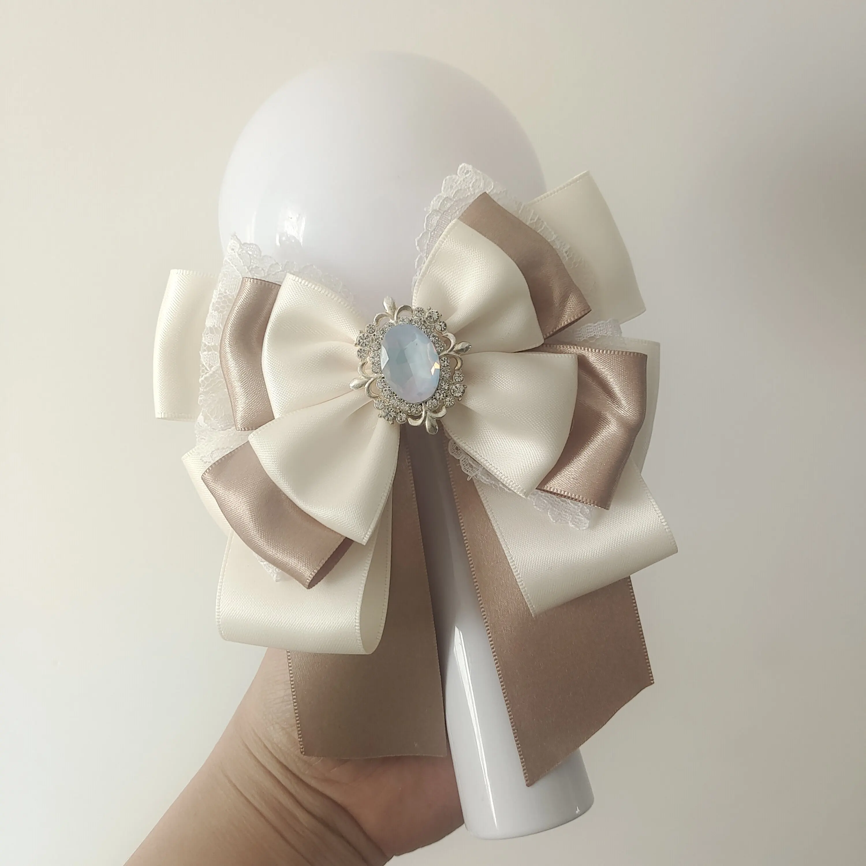 Niedliche Strass-Spitzen-Schleife Konzert-Anfeuerstab-Anhänger Lolita Freizeithemd Rock Krawatte und Korsage Handgemachte Boutonniere Accessoires – Detail 7