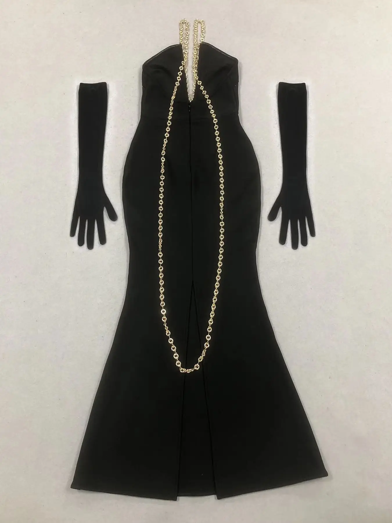 

Deep V-Neck Halter Sheath Black Ankle Length Dress Fashion Gloves Glod Metal Long Chain Party Dress Celebrity Birthday Vestido