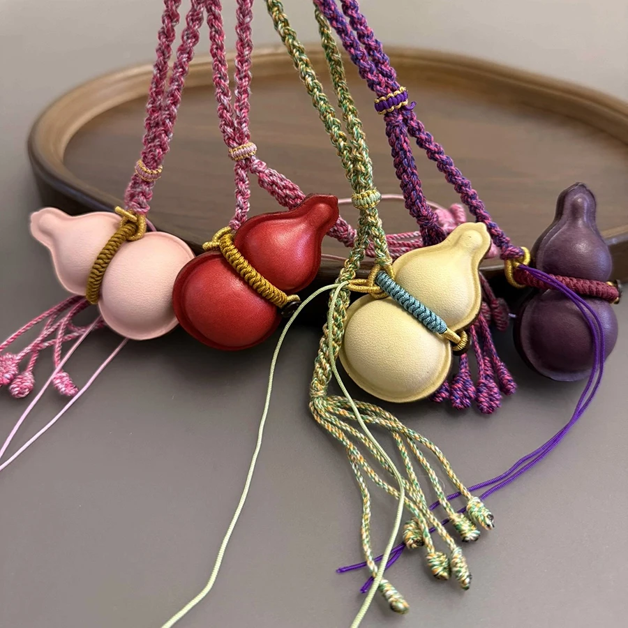 New Chinese Sle Gourd Hanging Bag Charm Ornament Rope Tanned Cowhide Car Interior Accories Creative Bag Decorations Pendants