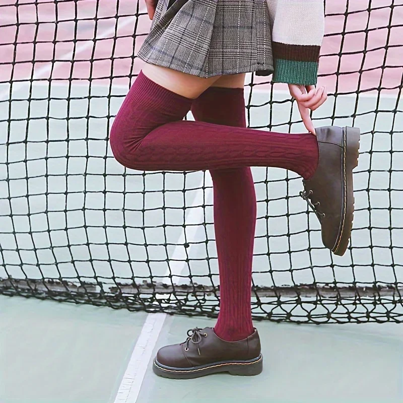 1 para wygodnych, termicznych, dzianinowych skarpetek za kolano dla kobiet. Ciepłe i stylowe skarpety zimowe z grubego materiału dla kobiet