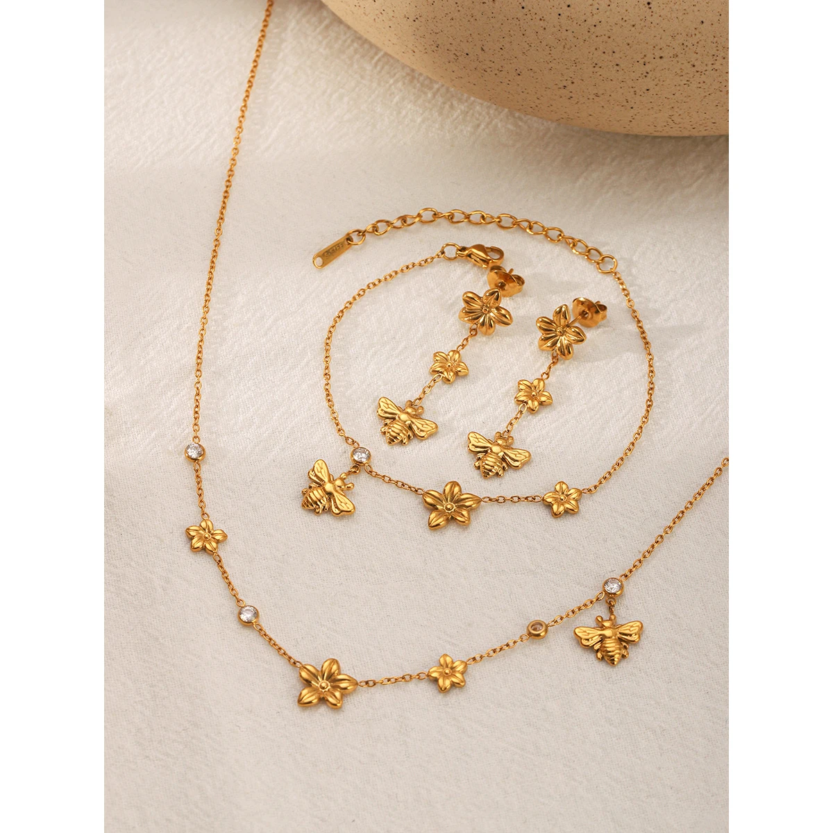 

French Style Flower Pendant Necklace Bracelet Set Gold Plated Stainless Steel Waterproof Tarnish Free Date Jewelry Gift For Her