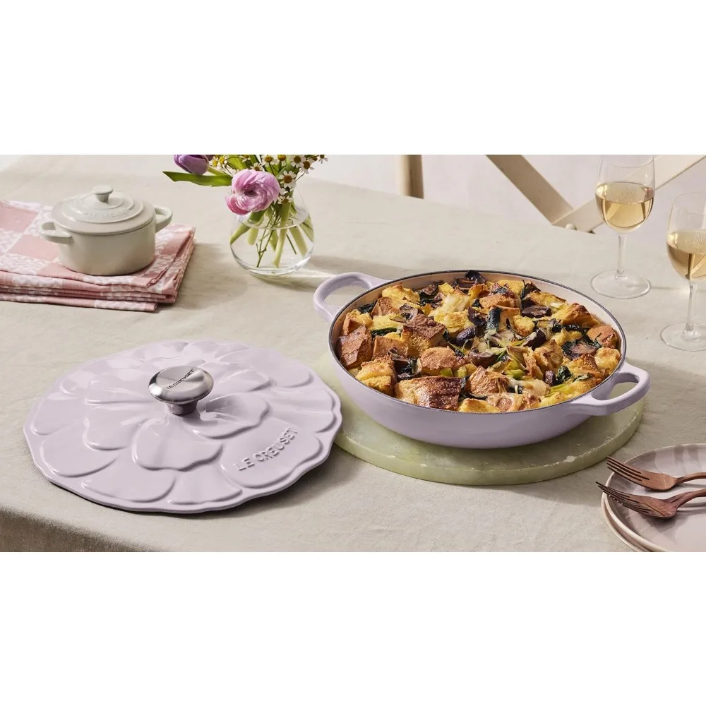 Braiser esmaltado do ferro fundido pétala, 2.25qt. Rosa Shell