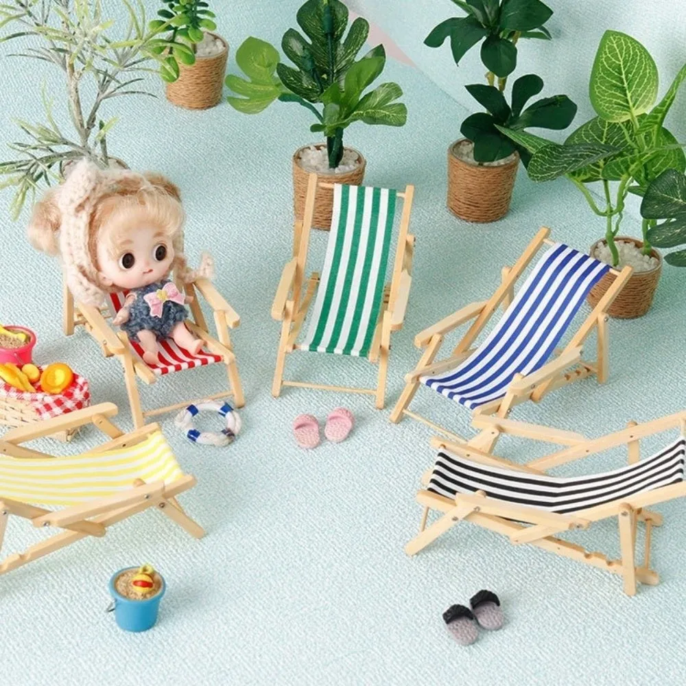Mini silla para casa de muñecas 1/12, silla de playa multicolor de madera para vacaciones de verano, modelo de silla de playa plegable de 11,5x5,5x6,5 cm para muñeca OB11