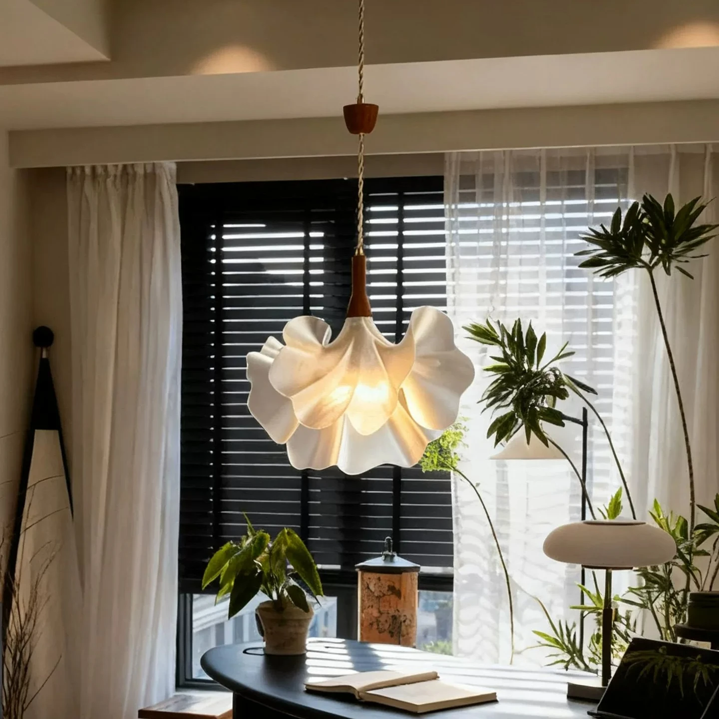 Japanese Flower-shaped Pendant Light Luxury Dining Table Hanging Lamp For Living Room Bar Antique Simple Acrylic Pendant Lamp - view 3