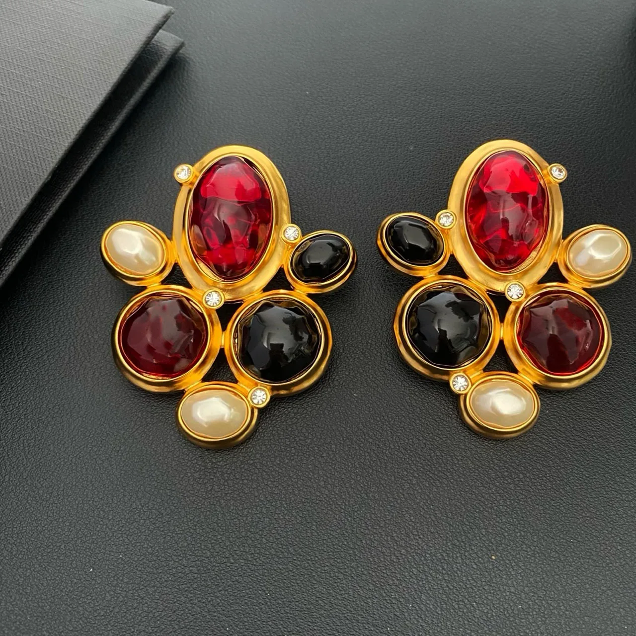 

New Jewelry & Accessories Vintage Style Colored Resin & White Pearl Geometric Ear Clip Earrings For Women's Parties & Gifts