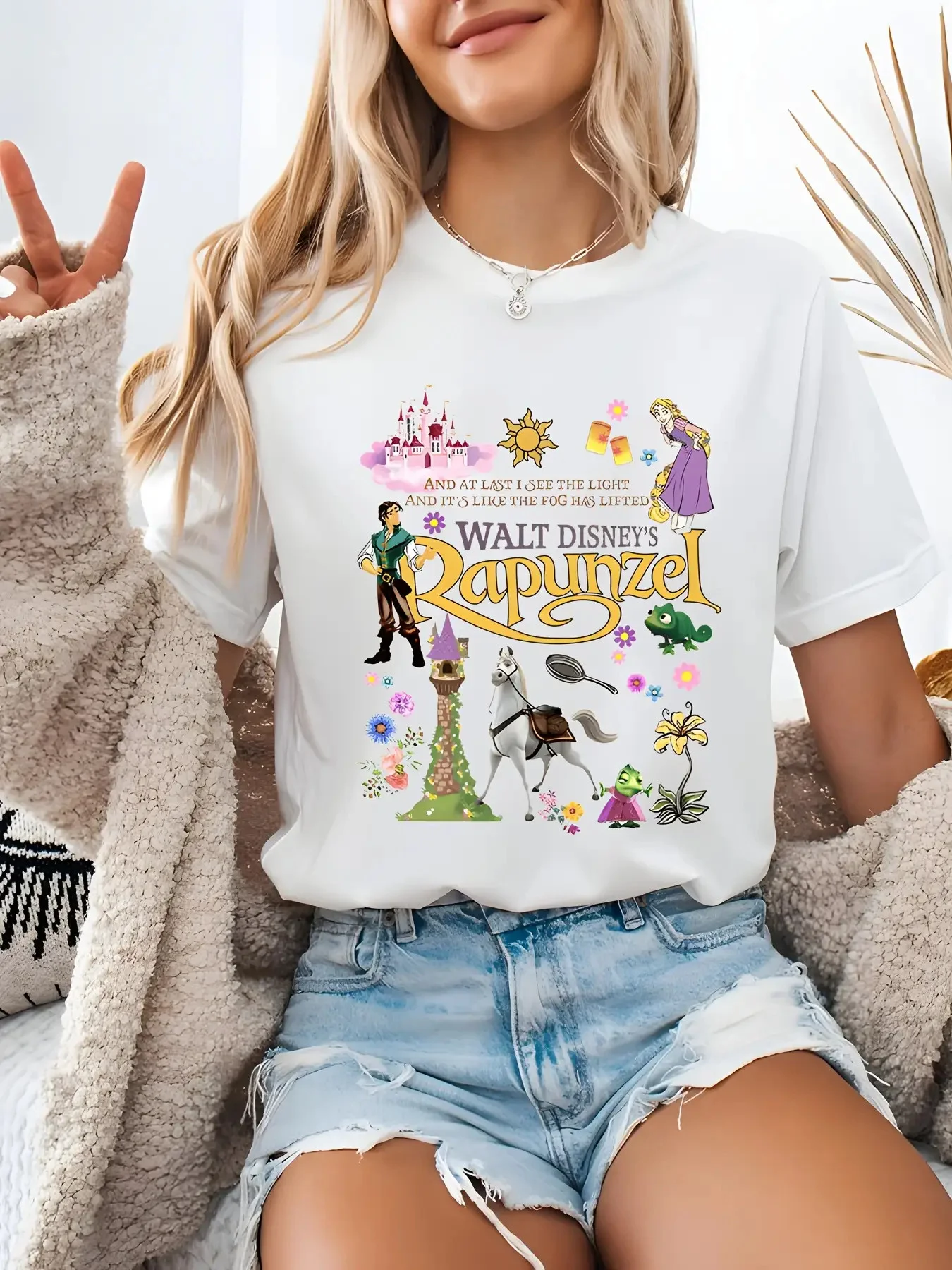 

Женская официально лицензированная футболка Disney Rapunzel Tangled — мягкая дышащая футболка больших размеров и обычного кроя с короткими рукавами