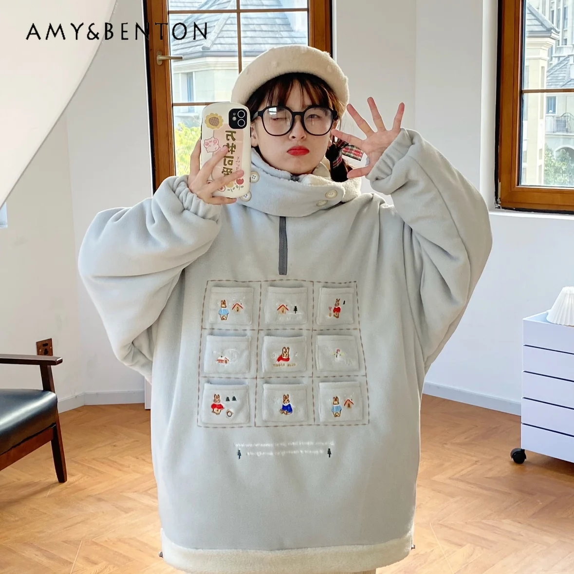 

2025 Autumn Winter New American Retro Style Women's Gray Cartoon Print Pocket Embroidery Thickened Plush Hooded Cotton Jacket