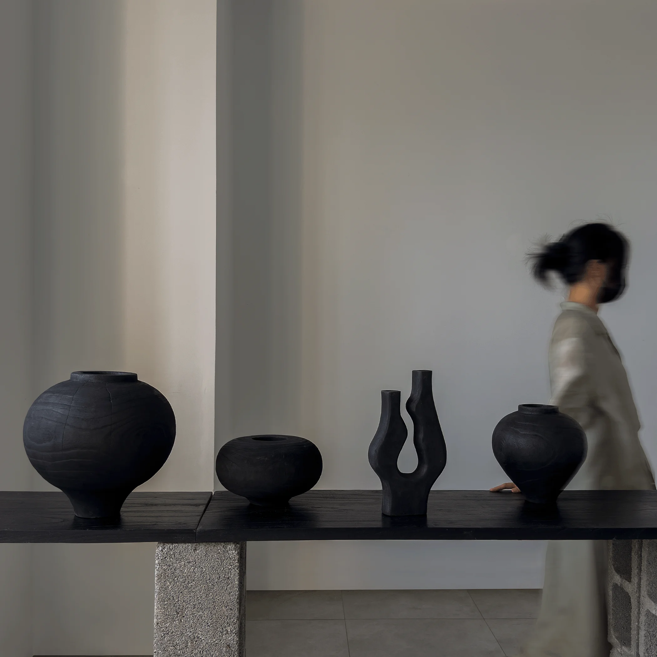 vase-en-bois-massif-noir-ornement-arrangement-floral-de-salon-sens-haut-de-gamme-rond-retro-grandes-ustensiles-a-fleurs-decoration-d'entree