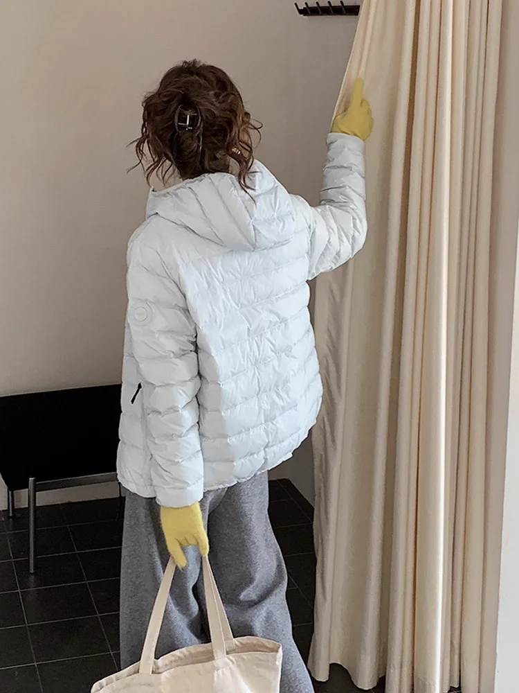

Женская короткая и легкая куртка с капюшоном в Корейском стиле, новинка 2025, повседневная осенне-зимняя куртка на белом утином пуху