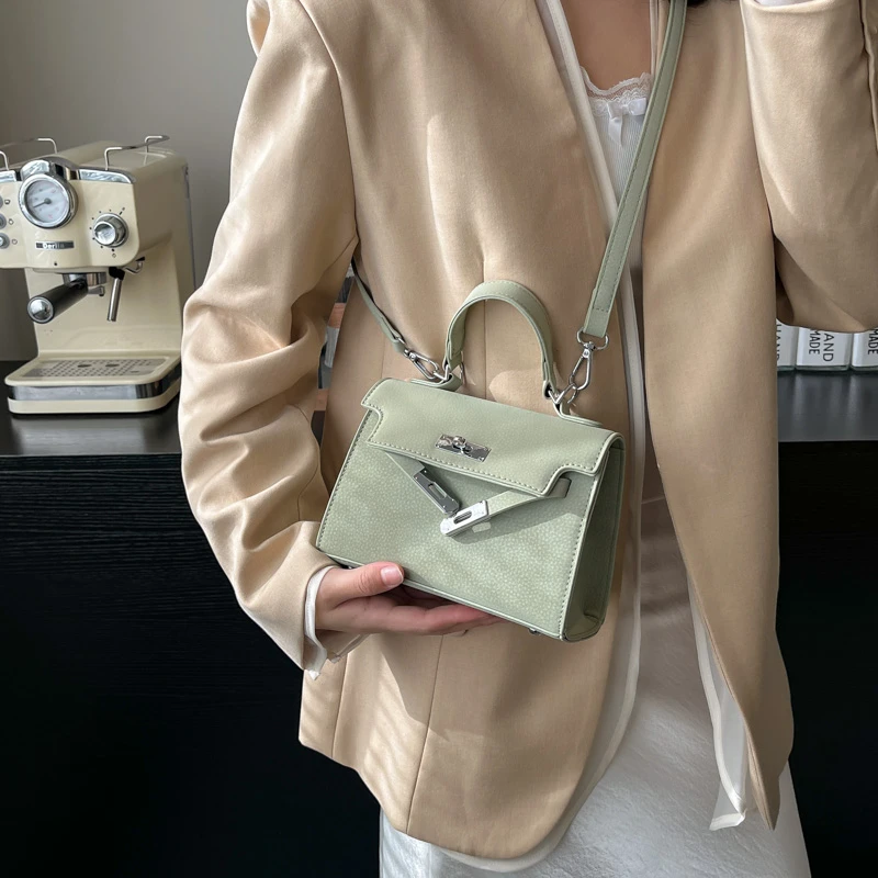 

Stylish Vintage Diaper Bags Women's Minimalist Crossbody Bag Elegant Designer Shoulder Bag Simple Leather Large Capacity Tote