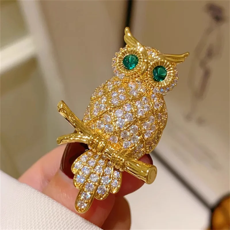 Fashionable and exquisite owl brooch Retro temperament shining diamond animal jewelry gift