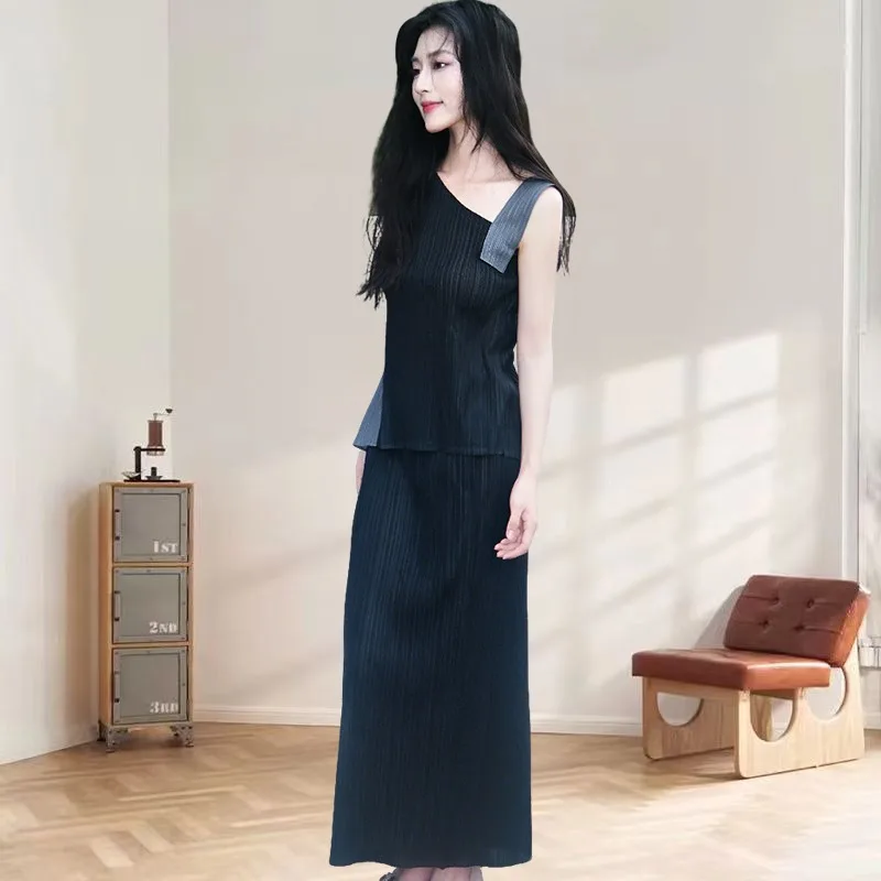 

Miyake Pleated Skirt Suit 2025 New Fashion Suit Women 2025 Summer New Ageing Thin Halter Undershirt Half Skirt Two-piece Set