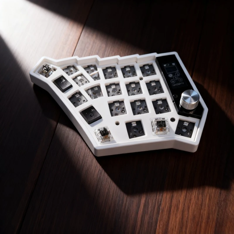 

Беспроводная разделенная механическая клавиатура CORNE с экраном Nickeview — двухрежимная Bluetooth/ZMK для игр и офиса