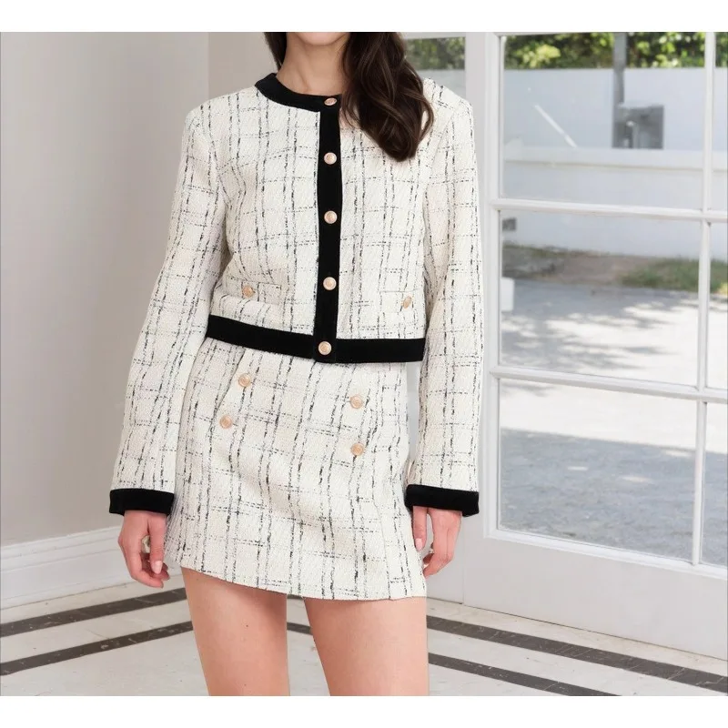 

New Autumn and Winter Women's Small Cardigan Button Coat Top and Shorts Set