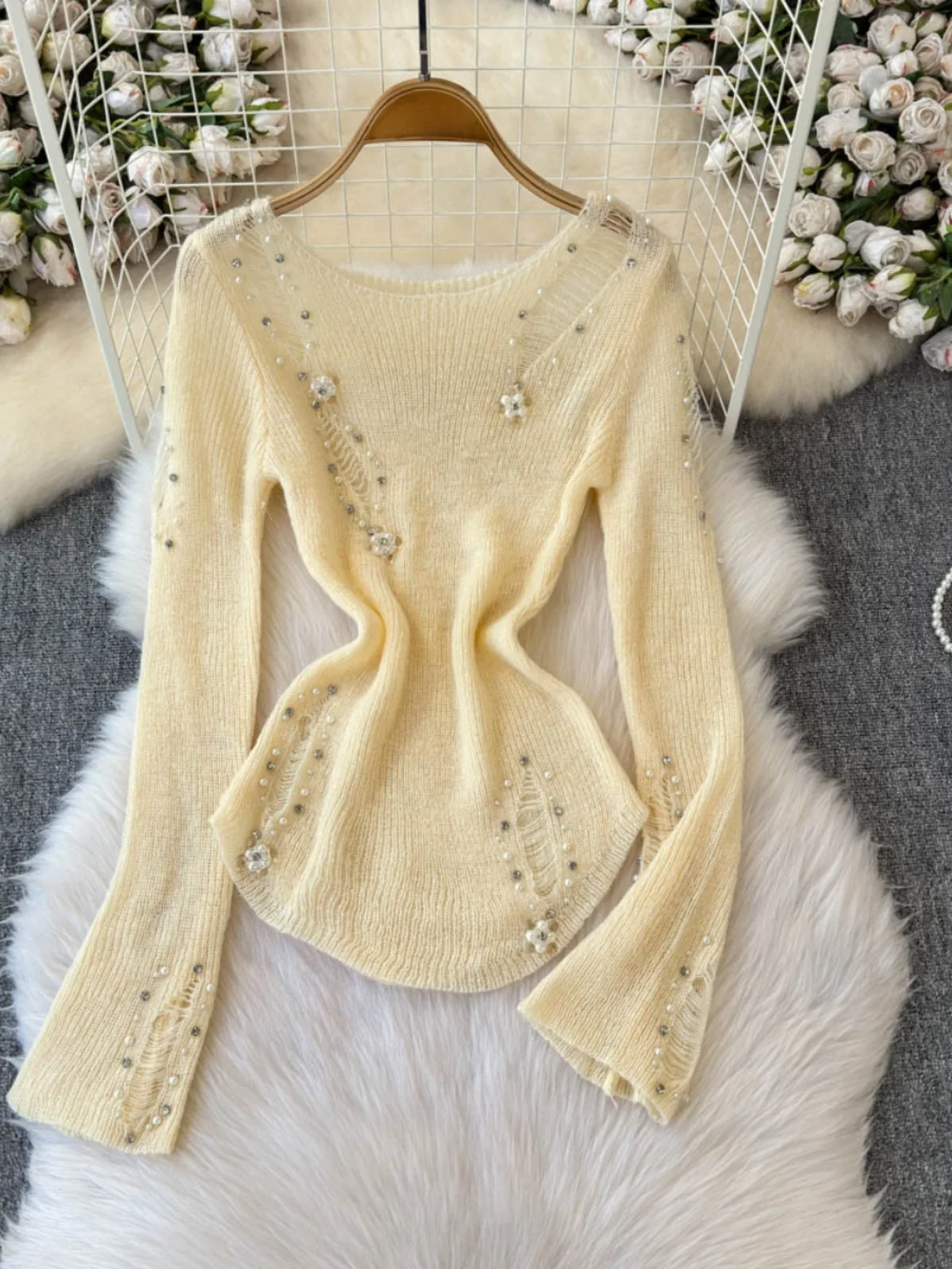 ey Heavy-Du Beaded Hole Knitted Sweater Women's Faion Autumn Winter New Irregular Knitted Waist-Cinching Small Top