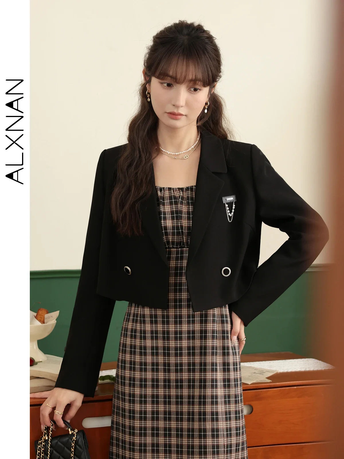 ALXNAN Women\'s Simple Fashion Blazer 2024 Autumn Open Stitch Lapel Collar Pearl Chain Lady Cropped Coat Sold Separately LXN31355