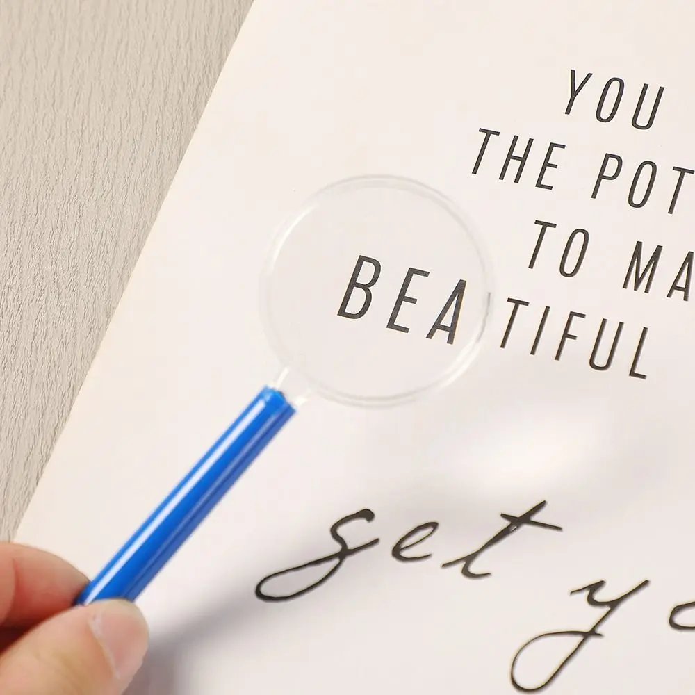 แว่นขยายแบบใช้มือถือที่สร้างสรรค์ แว่นขยายอ่านหนังสือหลากสีน้ำหนักเบา ให้เลนส์ขยายมุมมองใกล้ เครื่องมือเครื่องเขียน