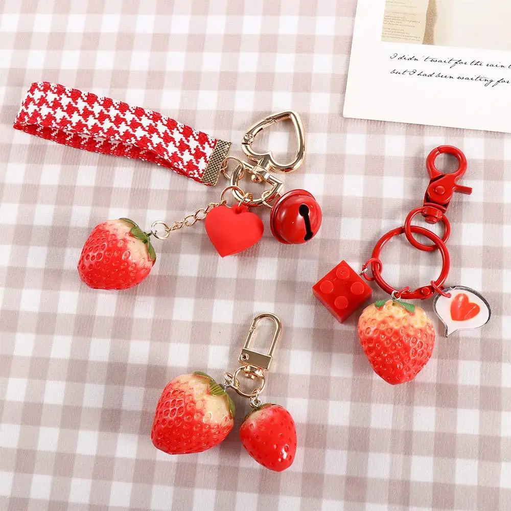Милые-креативные-брелоки-для-ключей-от-машины-подвески-для-сумок-женские-украшения-аксессуары-для-ключей-держатели-для-ключей-брелок-в-форме-клубники-и-сердца-подвеска-для-рюкзака