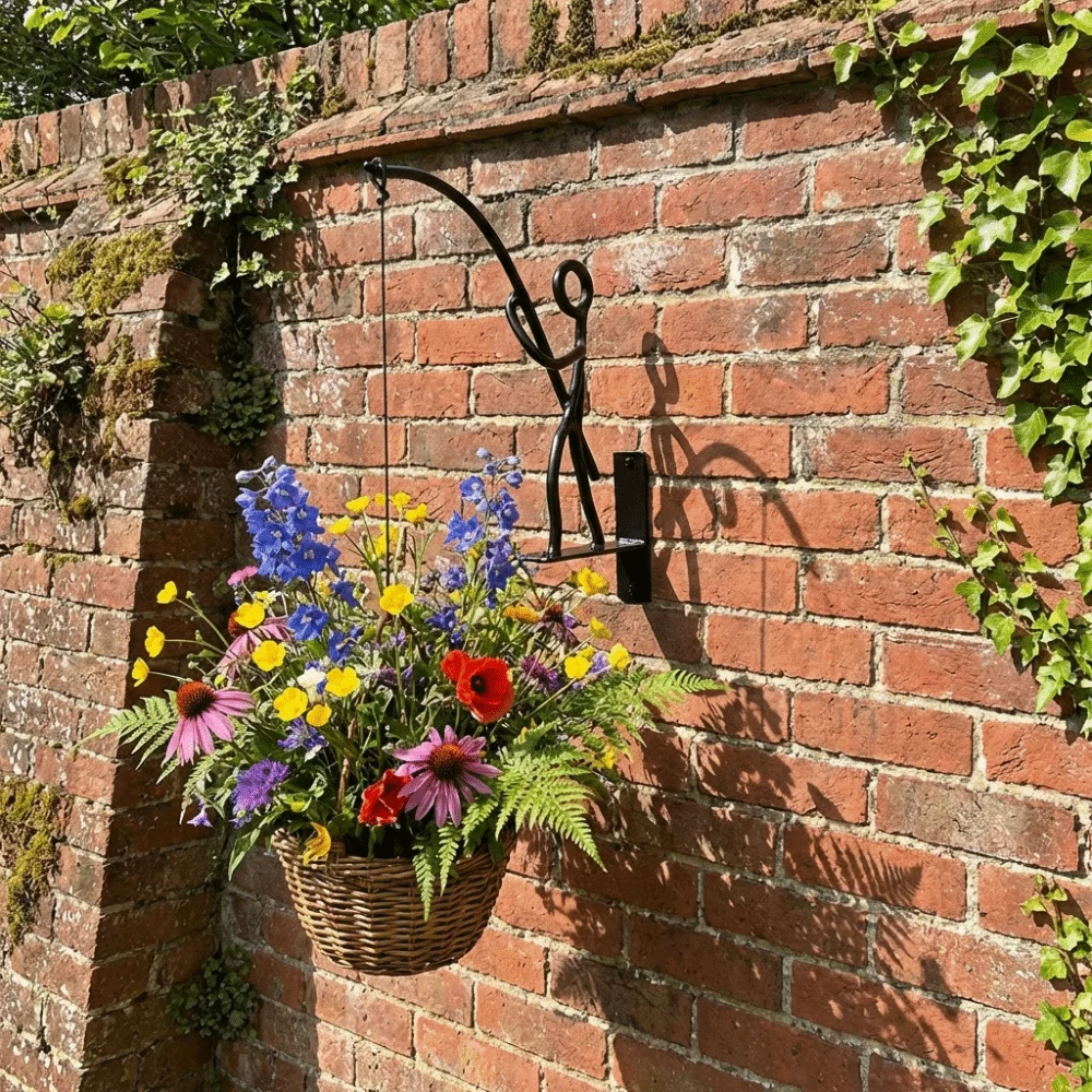 Abstract Shape Wrought Iron Flower Rack Rust-Resistant Clean Lines Wall Hooks Decorative Hanging Planter Holder Living Room