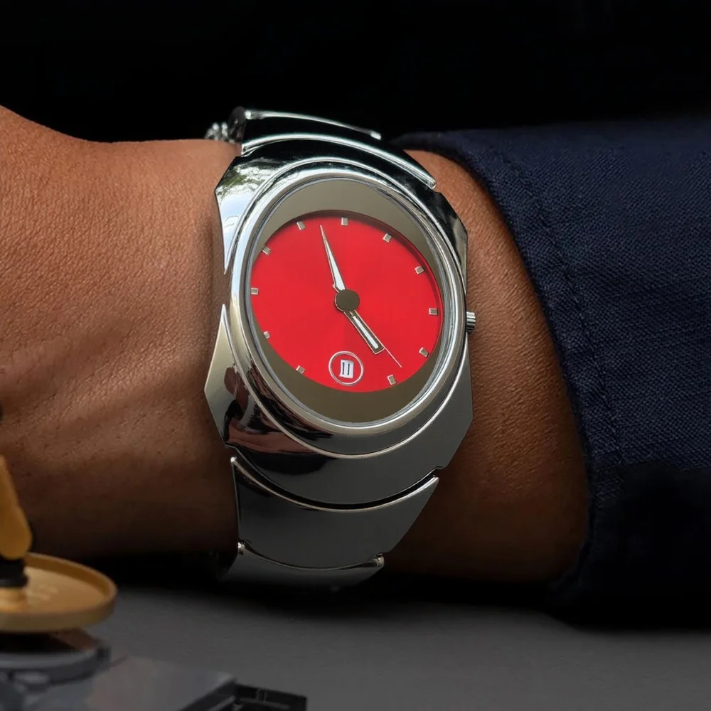 

Уникальные мужские кварцевые часы с красным серебристым циферблатом, креативный дизайн в форме инопланетного лезвия, модные стальные часы Y2K, часы AAA