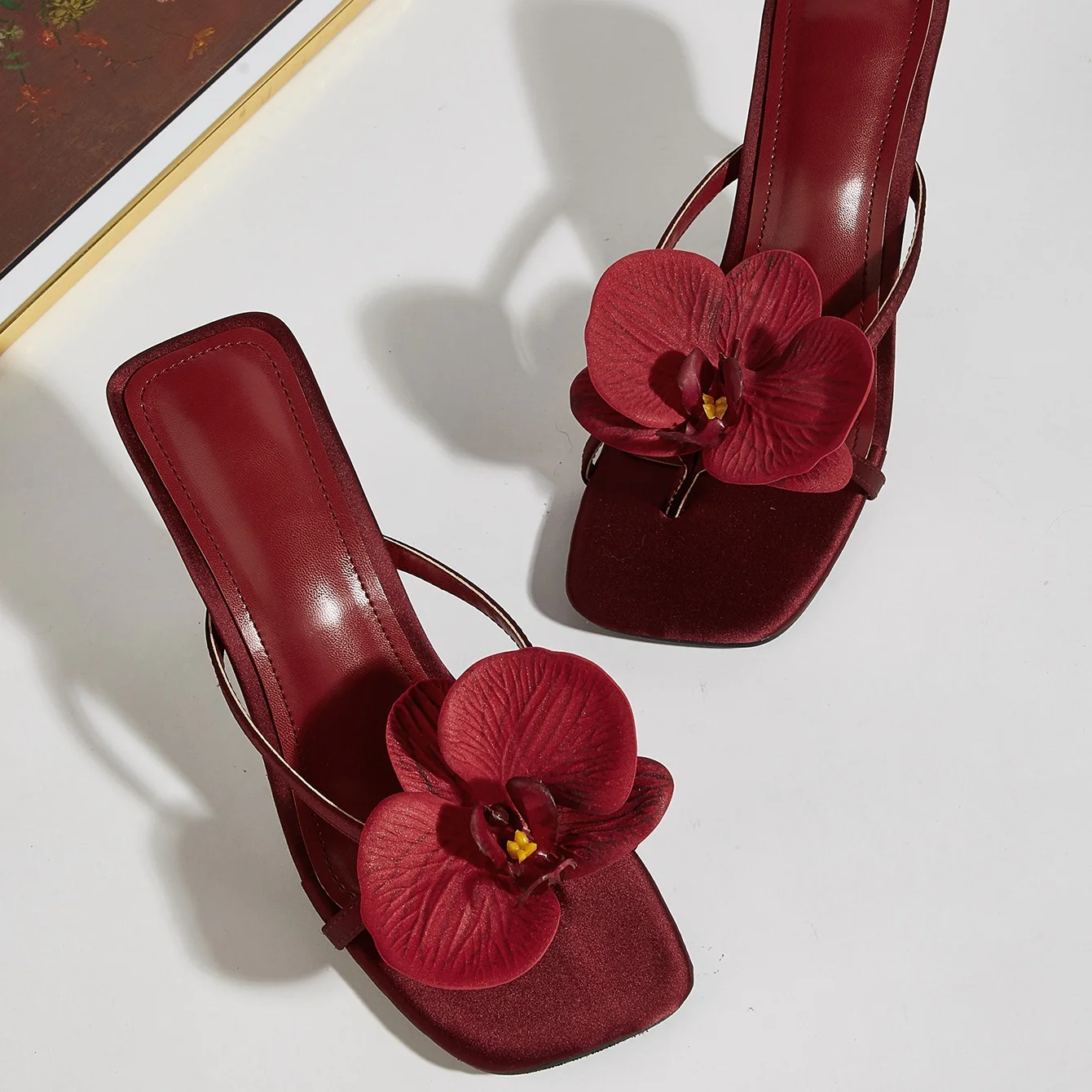 Trendy Influencer Flower Wedge Sandals Summer High Heel Thong Slides Fashionable Outdoor Beach Platform Slippers Design Sandals view 2