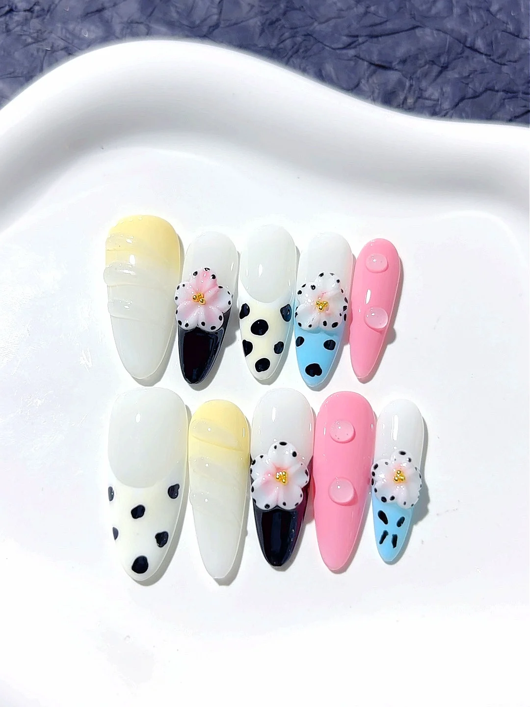 

Multi-Color French Gradient Stereo Flower Fashion Manicure (D282)