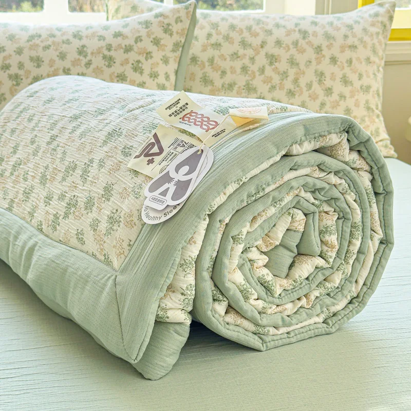 Korean Cute Printed All-Cotton Summer Quilts Soft Air-Conditioned Thin Quilt for Home Dorm Lightweight Breathable Bed Decoration
