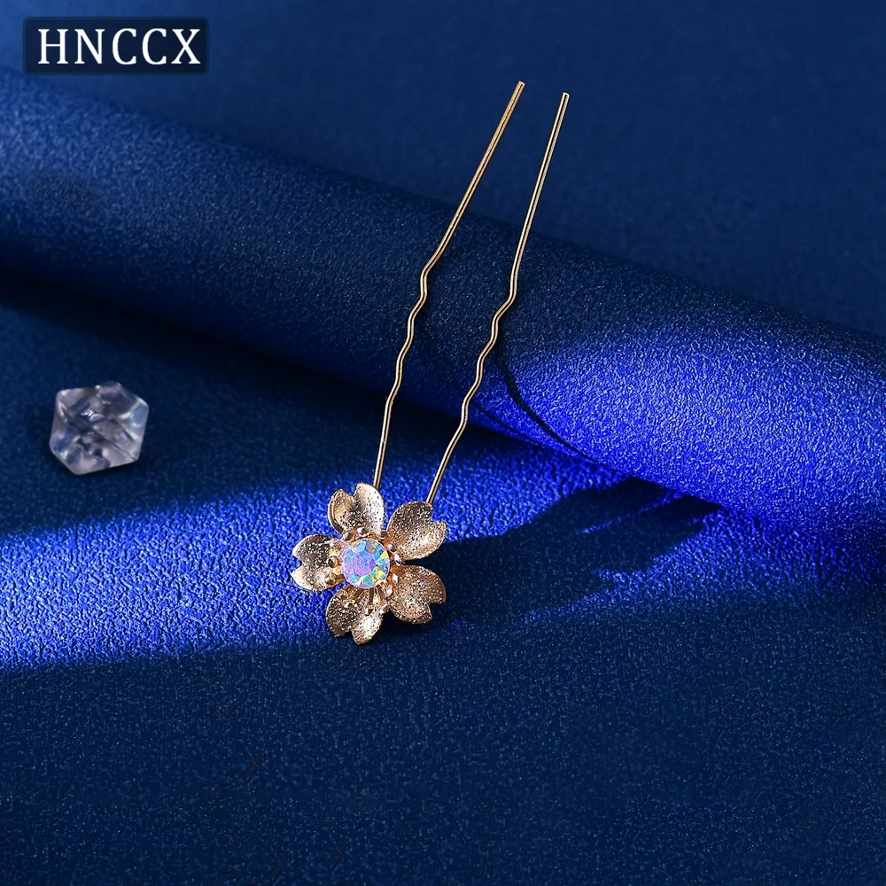 

HNCCX Alloy Flower Bride Hairpins Golden Color U-Shape Clips Wedding Hair Accessories Women Hair Fork Handmade Headpieces CP767