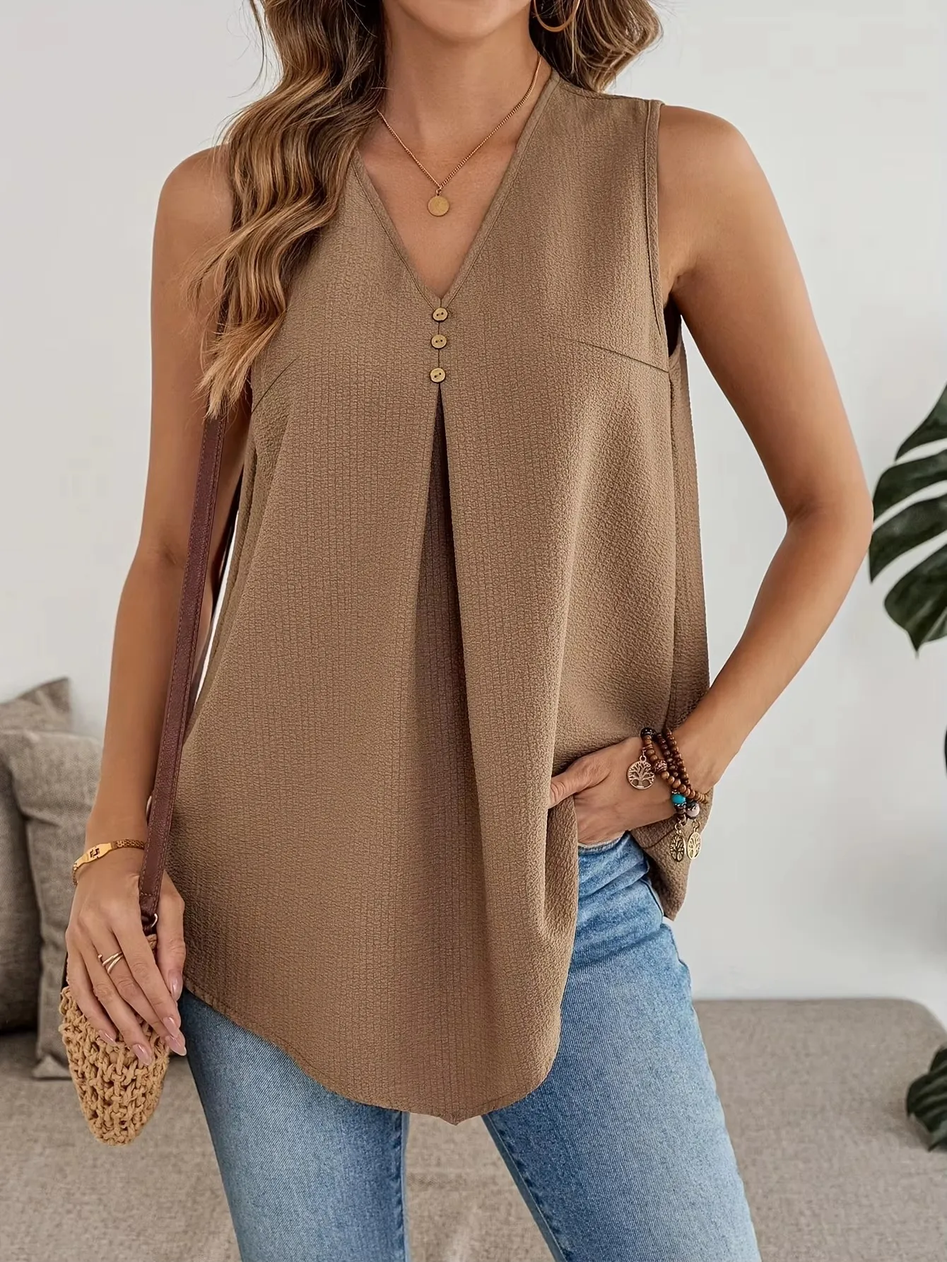 

Women'S Elegant Sleeveless V-Neck Top with Pseudo-Button Closure - Light Green, Stretchy Fabric, Perfect for Spring/Summer, Casu