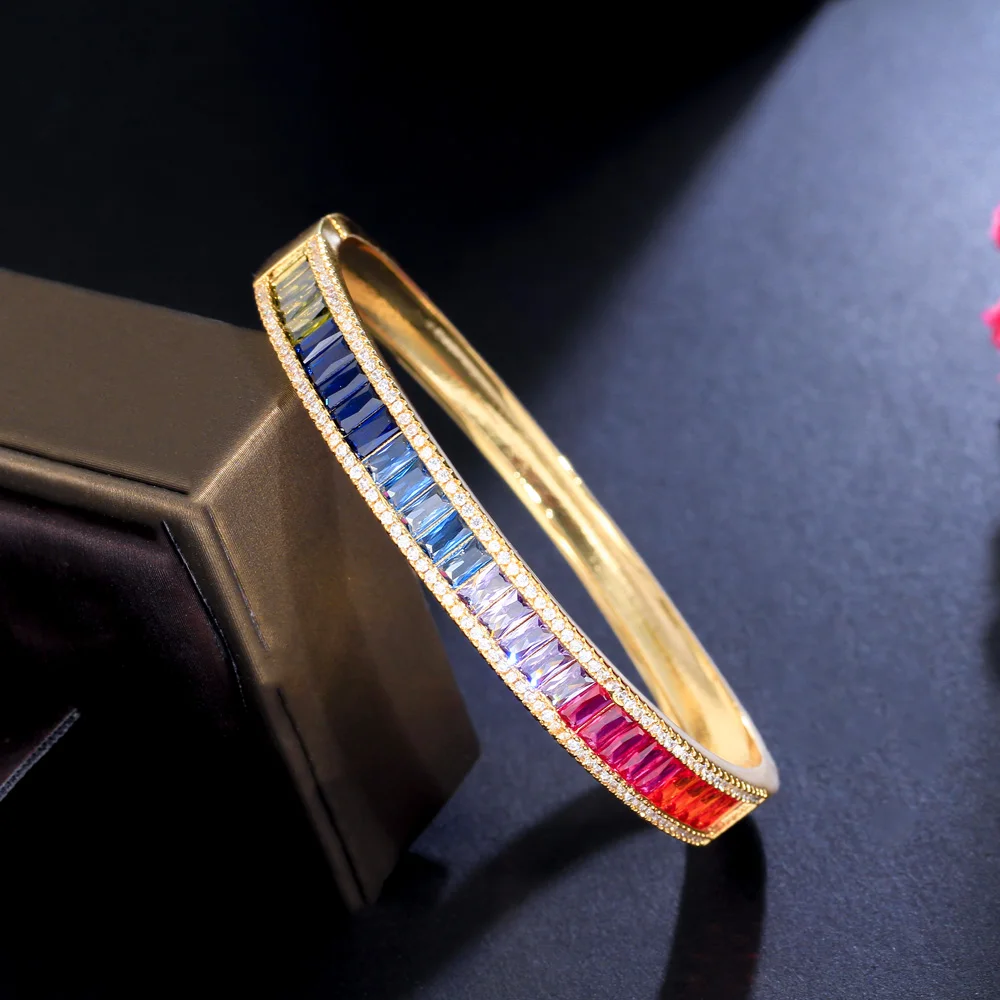 CWWZircons Einzigartiger Baguette-Regenbogen-Zirkon Runder Offener Armreif für Damen Trendiger Brasilianischer Vergoldeter Schmuck Großhandel SZ0052 – Detail 5