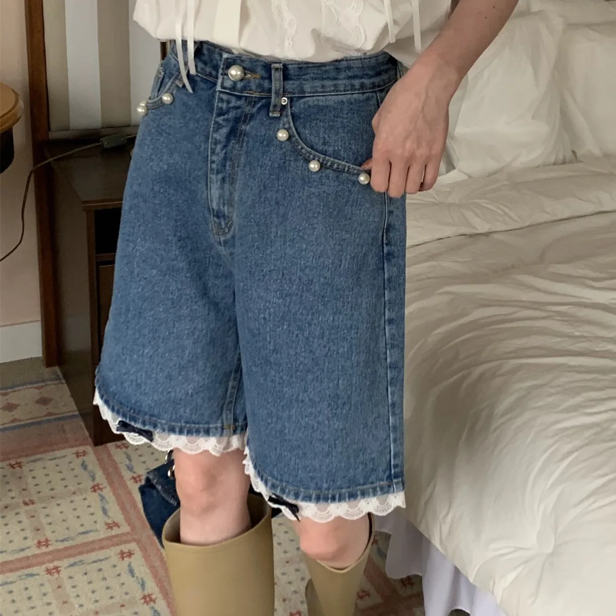 

Джинсовые джинсы с высокой талией и кружевной отделкой, женские свободные брюки с прямым узлом, антивозрастные брюки с пятью точками, летние синие джинсы, джинсовая ткань