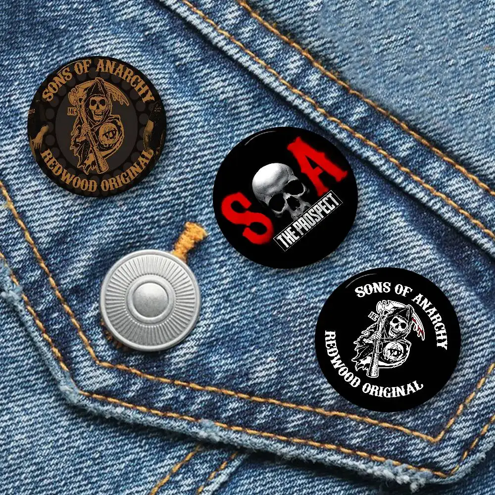 Sons Of Anarchy TV Series Customizable Soft Button Pin For Women Creative Jewelry Funny Badge Cartoon Lover Hat