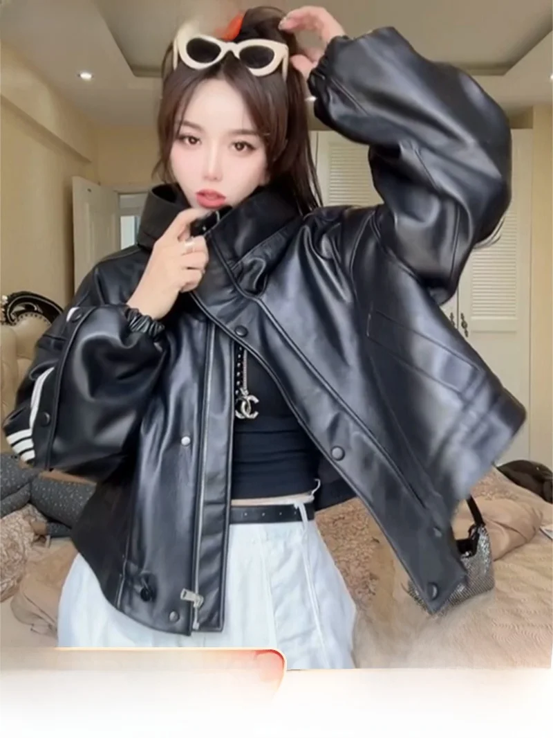 เสื้อแจ็คเก็ตหนังแท้สำหรับผู้หญิง สไตล์ลำลอง สปอร์ต ทรงหลวม หนังแท้ผสมผสาน ช่วยให้ดูผอมเพรียว แฟชั่นทันสมัย มีฮู้ด