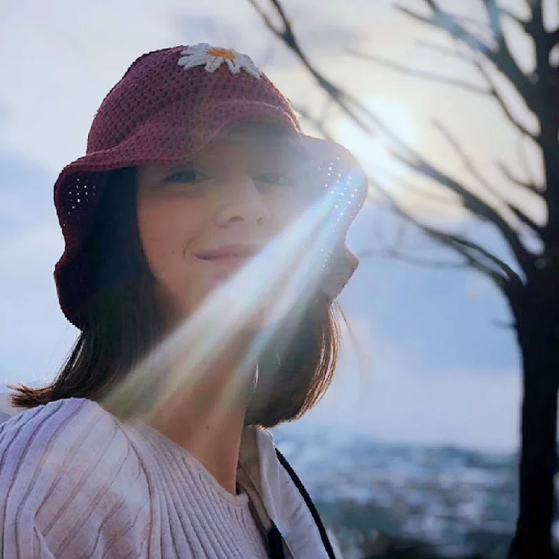 Spring and Autumn Monochrome Small Daisy Hand Crocheted Wool Outdoor Travel Leisure Ladies Fisherman Hat.