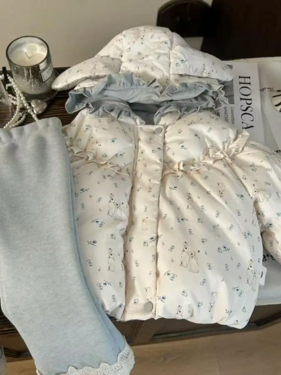 Koreanisches Kinder-Winteroutfit 2025 Neuerscheinung Cartoon Hasenohren Baumwolljacke mit Rüschenhose Zweiteiliges Set für G...