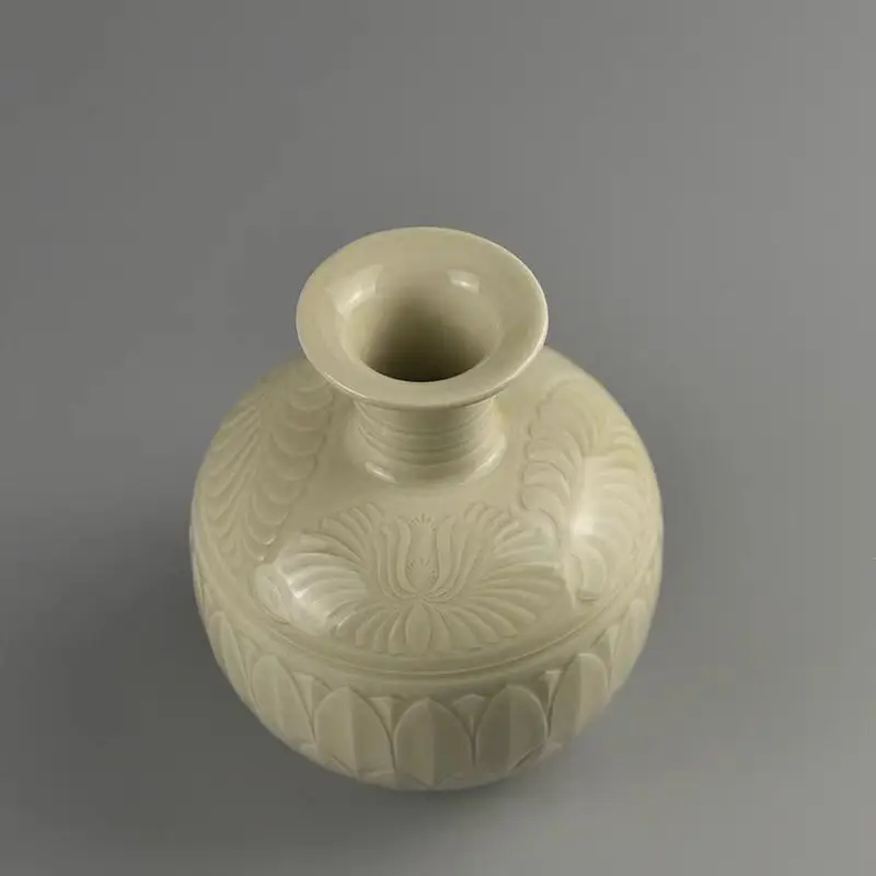 Ding Kiln Tooth White Glazed Hand drawn Blank Carved Chrysanthemum Pattern Lotus Petal Bottle Collection of Dingzhou Museum, Re