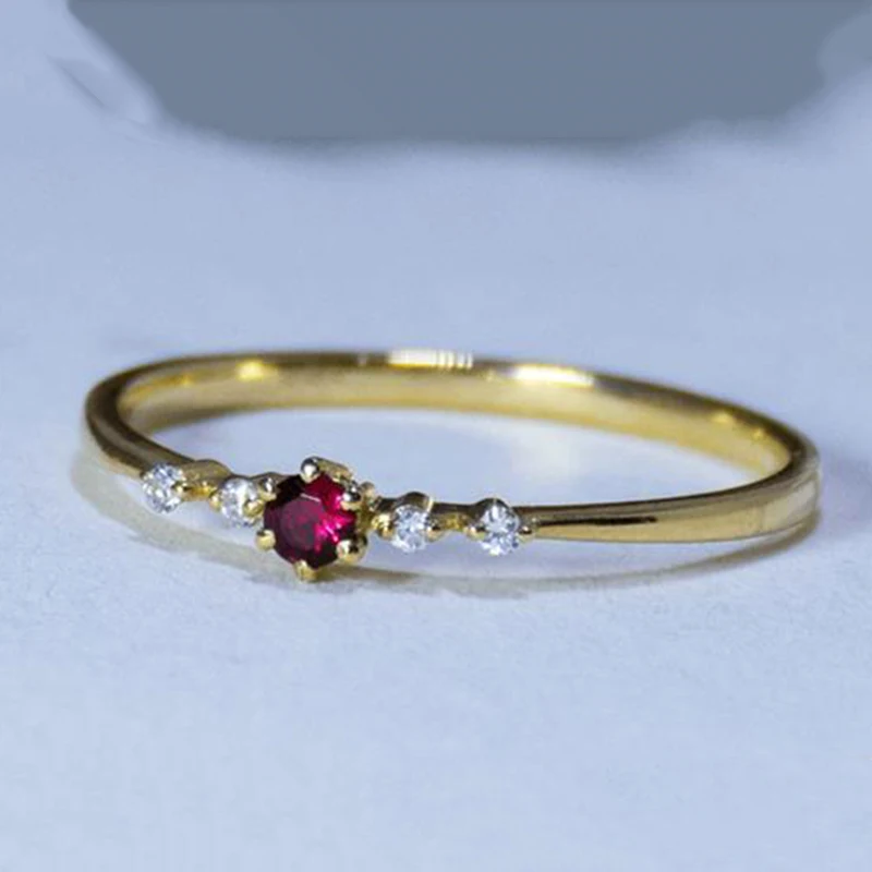 Designer Originele Nieuwe Stijl Ingelegd Ruby Geometrische Platte Ring Prachtige Opening Verstelbare Koude Wind Zoete Vrouwen Sieraden