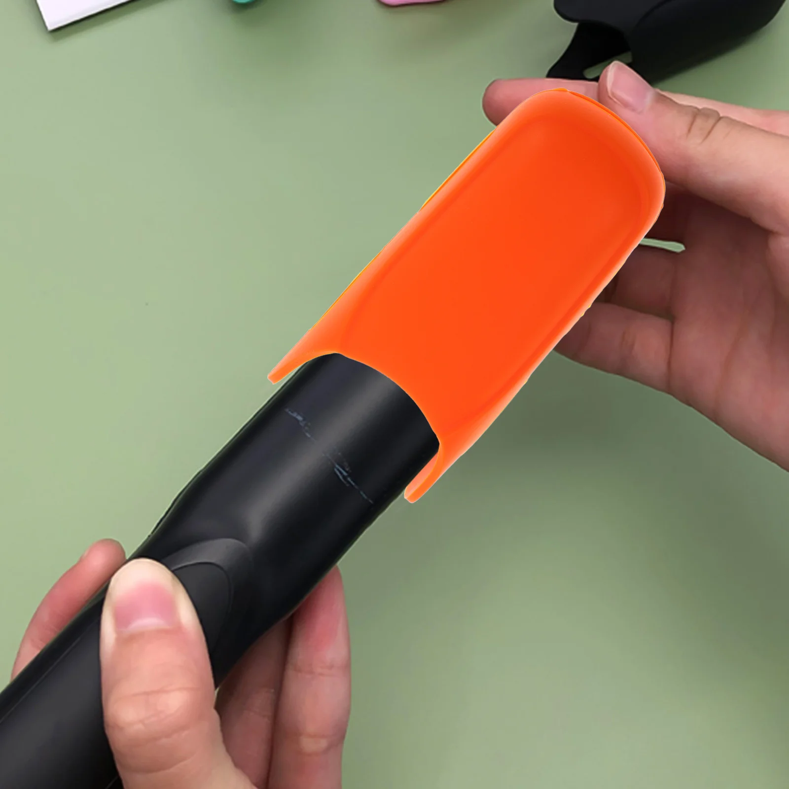 

Heat Resistant Silicone Hair Curler Handle Cover Protective Sleeve Anti-Slip Curling Iron Handle Guard Hair Styling Tool