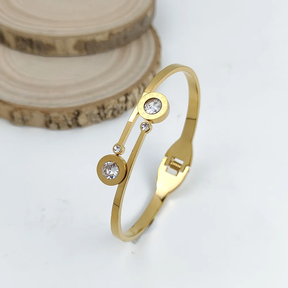 

Fashionable Zircon Spring Buckle 18K Gold Plated Bracelet, Lightweight Luxury Jewelry, Share with Friends or Lovers