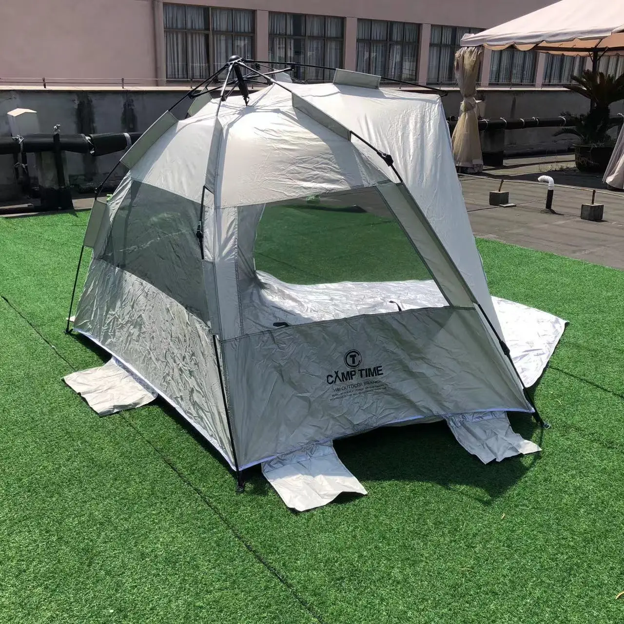 Wide-bodied lightweight camping tent, polyester waterproof and sunscreen material, fiberglass support rod