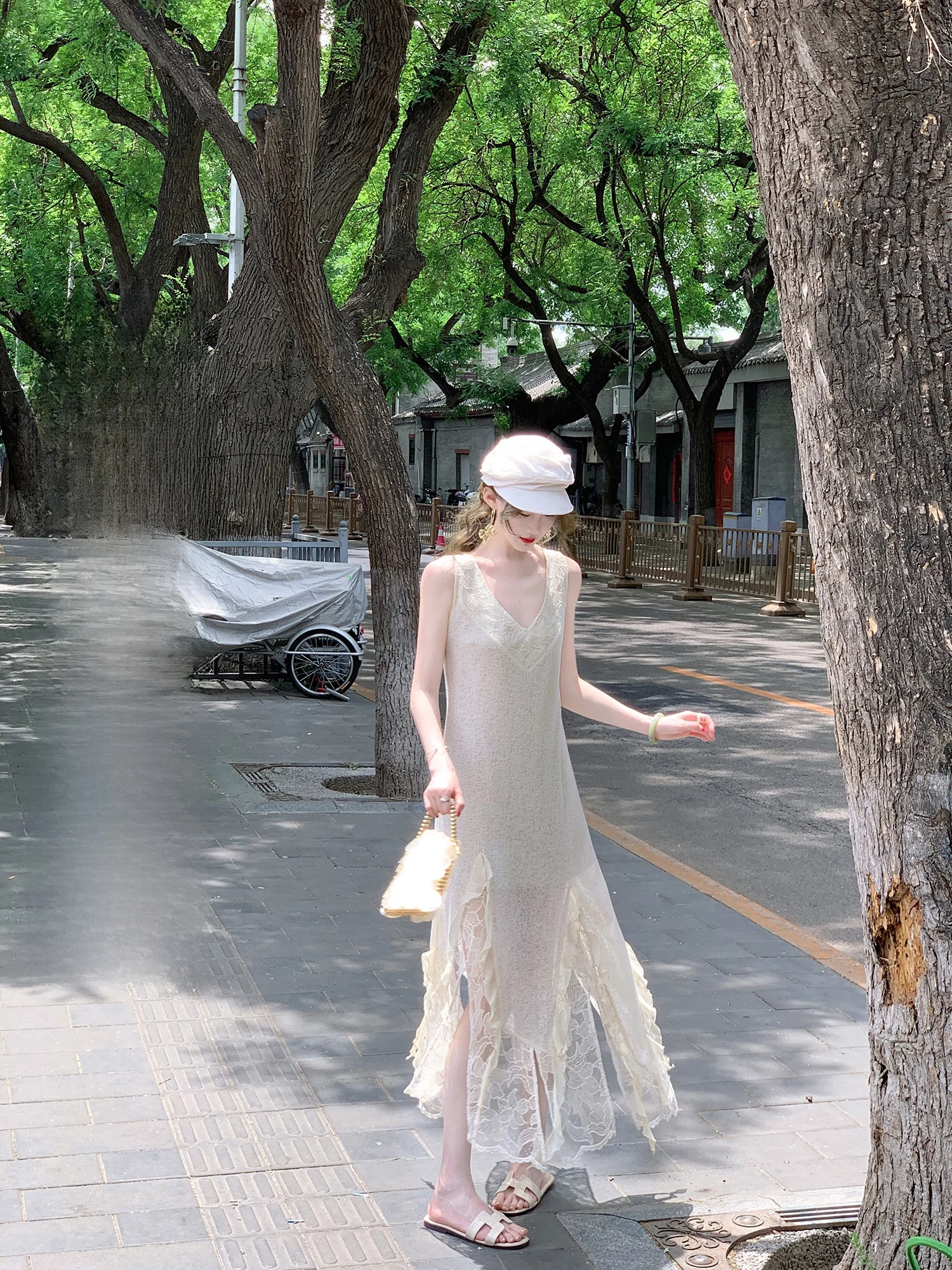 

Элегантный летний женский комплект из двух предметов с кружевными вставками, свободного кроя, в сказочном стиле, из полиэфирного волокна, с дизайнерским принтом.