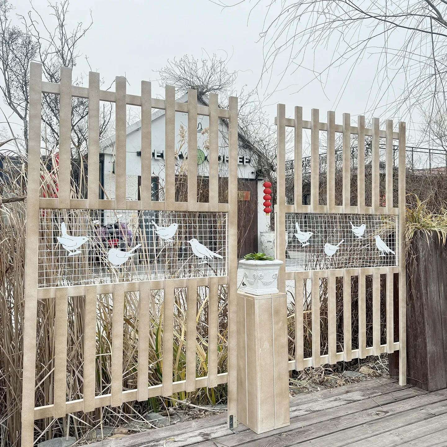 anti-corrosion wooden fence flower garden partition, cute animal decoration, climbing frame