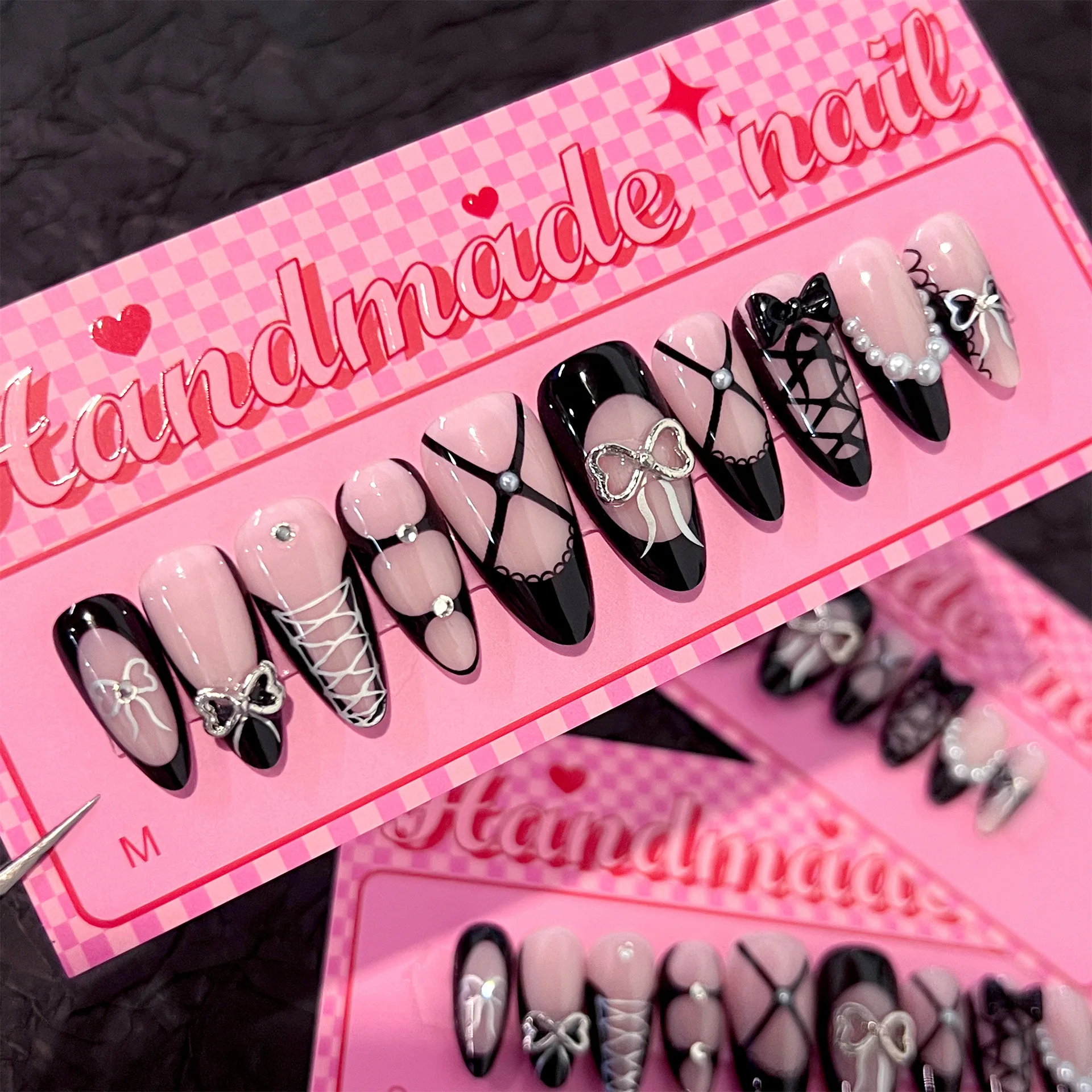 Presse à la main sur les ongles français 3D noir arc faux ongles couverture complète portable épices filles doux Cool amande forme faux ongles conseils
