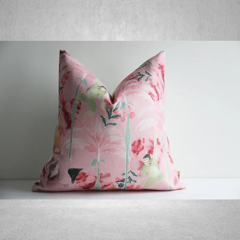 Funda de cojín decorativa con diseño de macaco tropical en turquesa y rosa, funda de cojín con decoración de mono, jungla tropical, 18x18 pulgadas, 20x20 pulgadas, 16x16 pulgadas, 24x24 pulgadas, funda de cojín con diseño de palmera